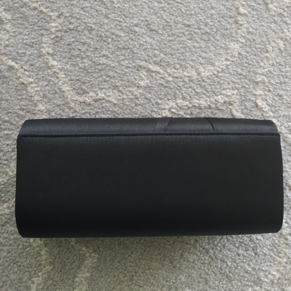 Black evening satin purse - Picture 3 of 4